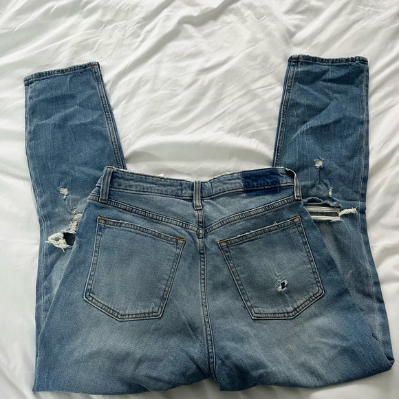 Abercrombie Curve Love ripped Jeans - Picture 2 of 3